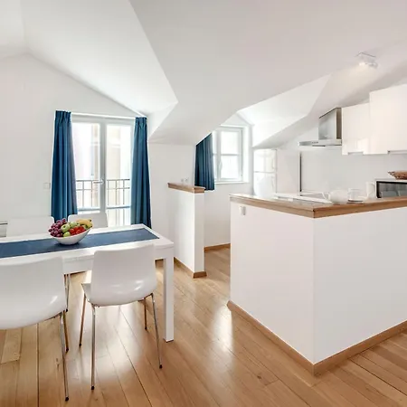 Old Town And Apartamento Poreč